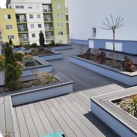 Apartament Modern Cu Terasa Апартаменти Брашов